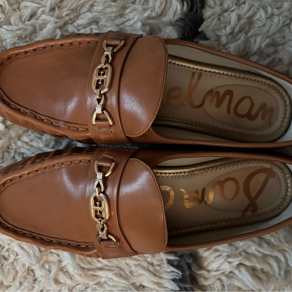 Sam Edelman Tan Loafers with Gold Chain